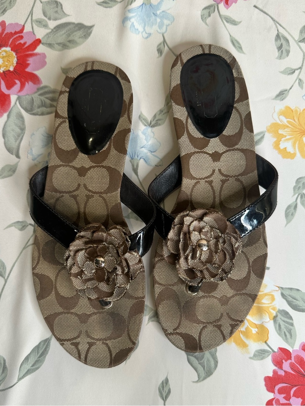 COACH | Samira Brown Signature Logo Floral Thong Sandals | Womens Size 7.5